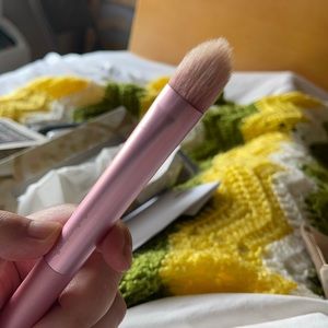 Real Techniques highlighting brush